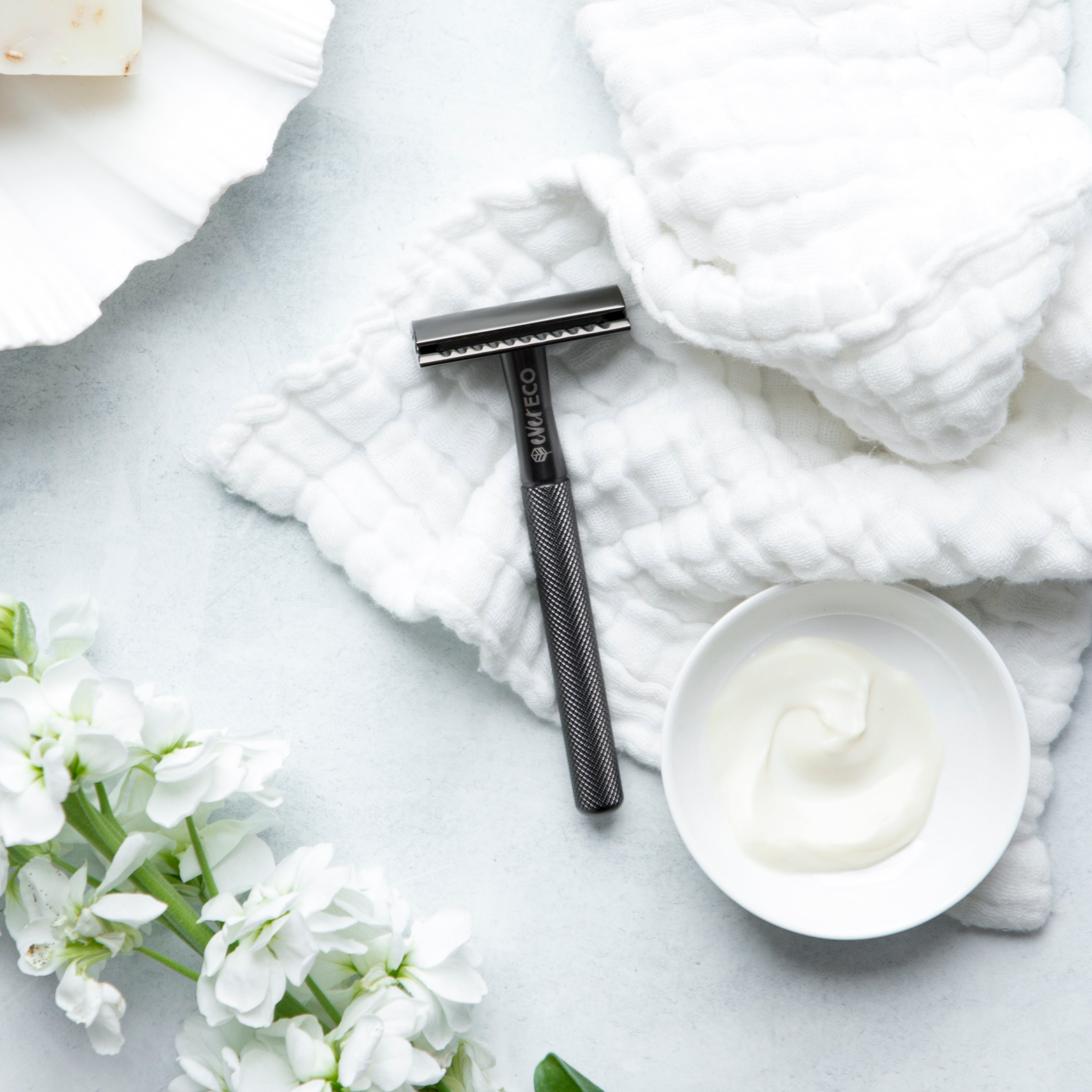 Matte Black Safety Razor with Replacement Blades