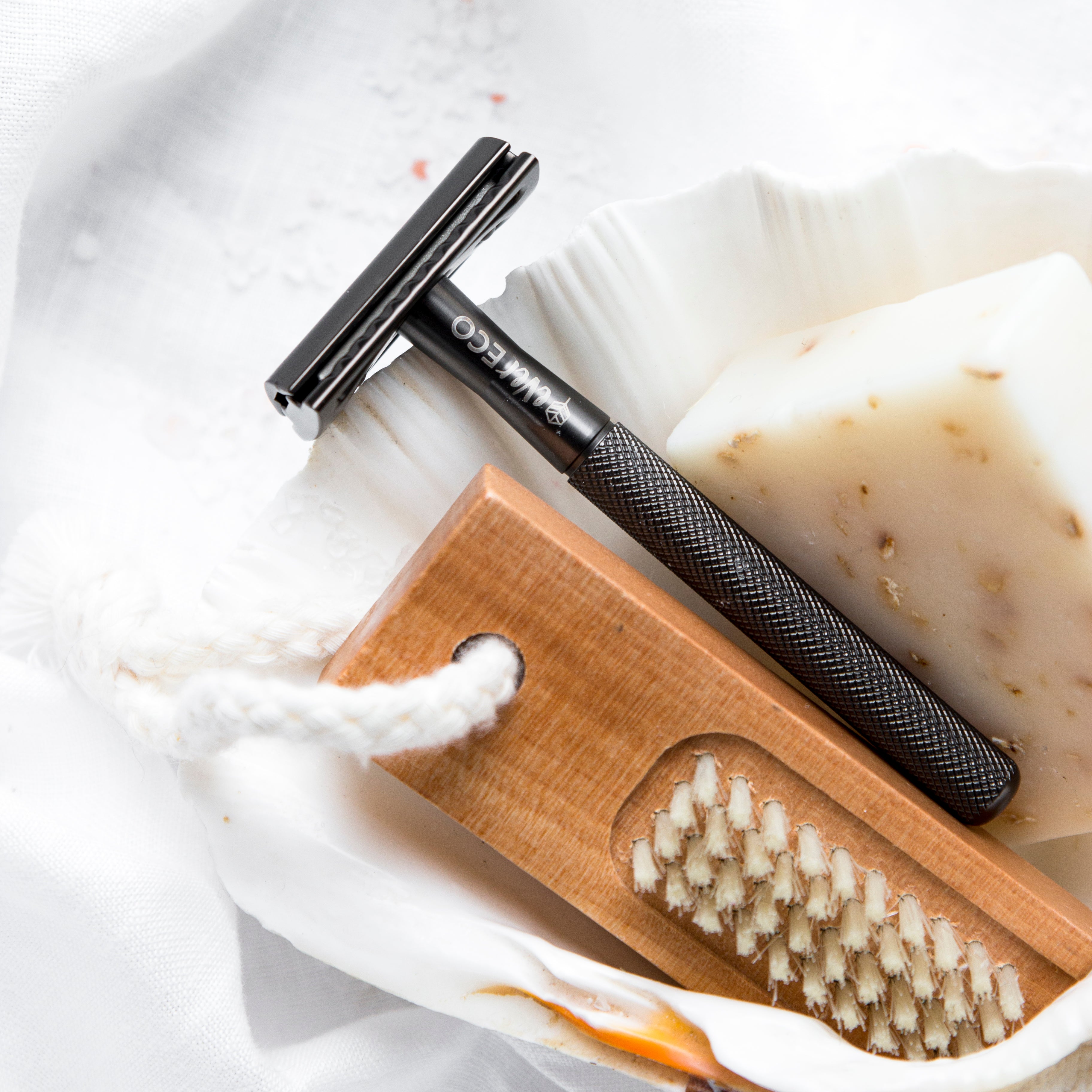 Matte Black Safety Razor with Replacement Blades